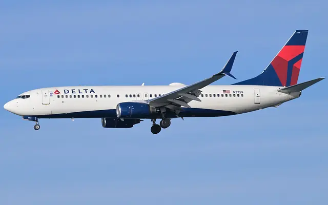A Delta Air Lines Boeing 737-800 on final approach