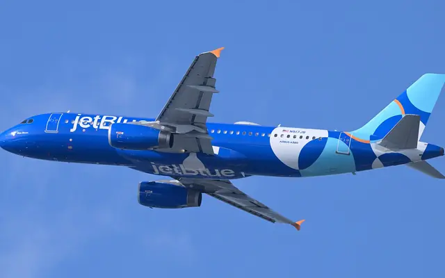 A JetBlue Airbus A320 after takeoff