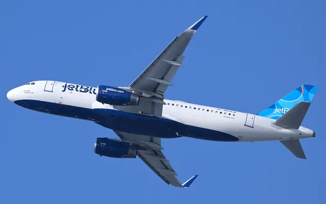 A JetBlue Airbus A320 in flight