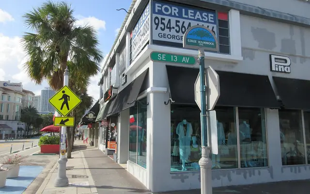 Shops and sidewalks on Las Olas Boulevard in Fort Lauderdale