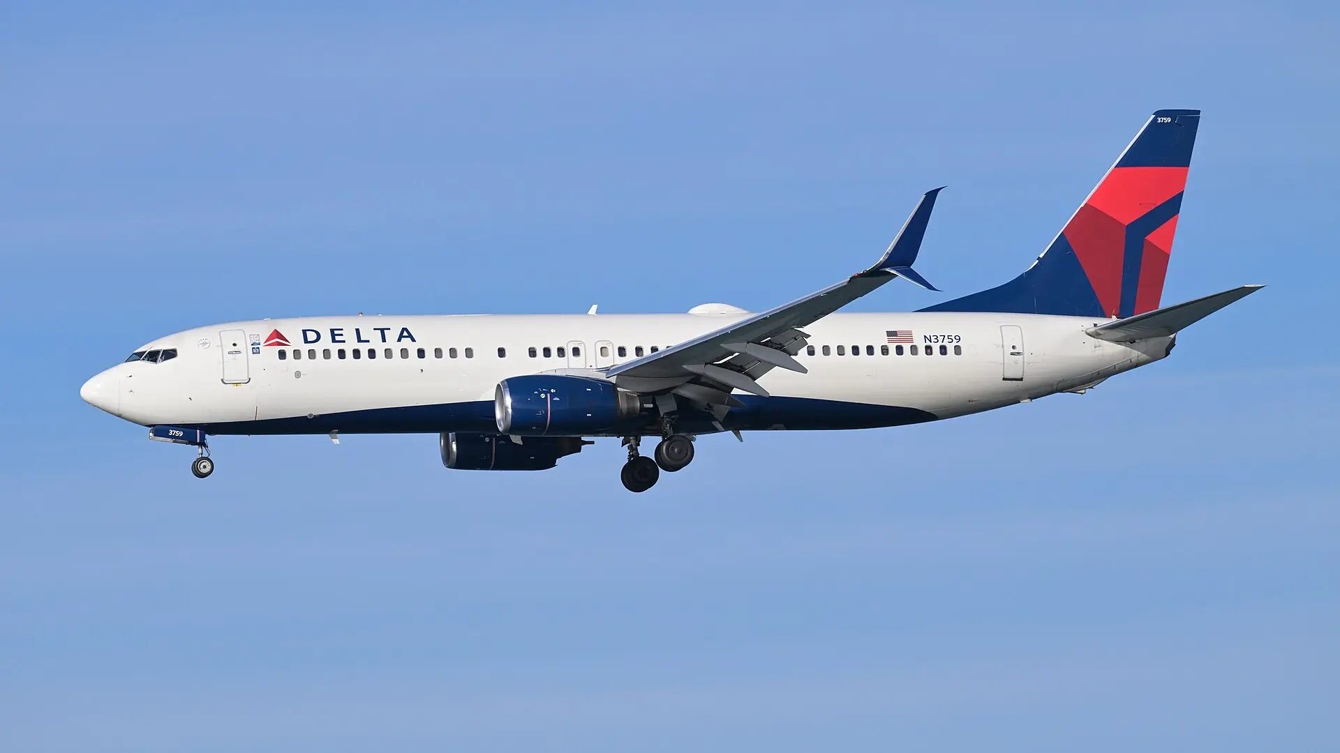 A Delta Air Lines Boeing 737-800 on final approach