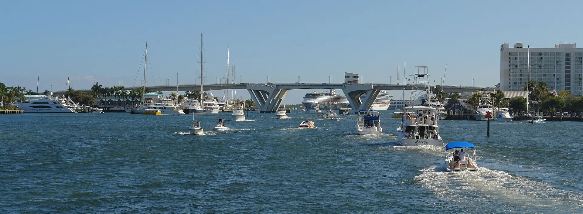 Shooters Waterfront: boats traversing the Intracoastal Waterway towards the 17th Street Causeway Bridge near Port Everglades in Fort Lauderdale