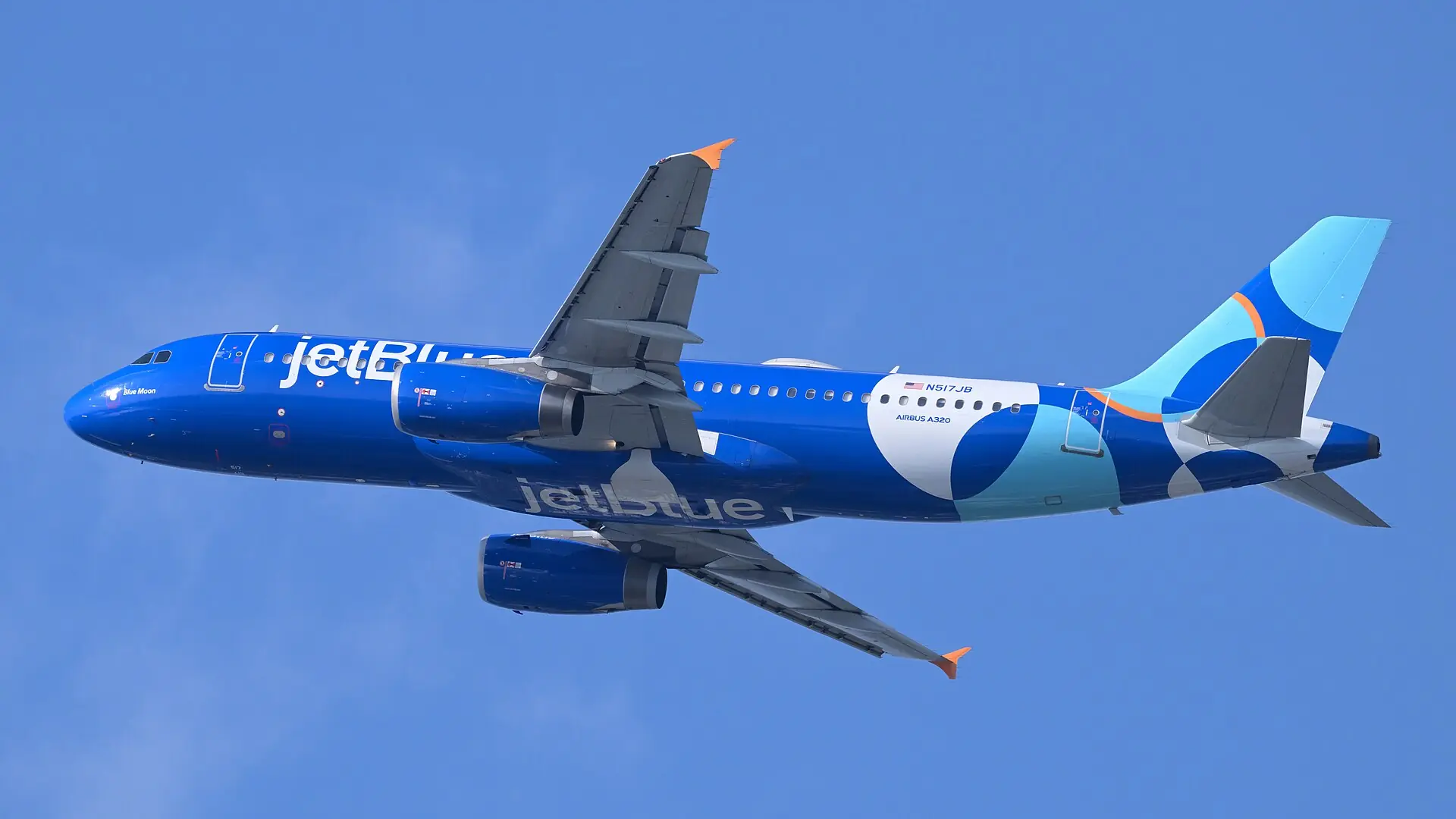 A JetBlue Airbus A320 after takeoff
