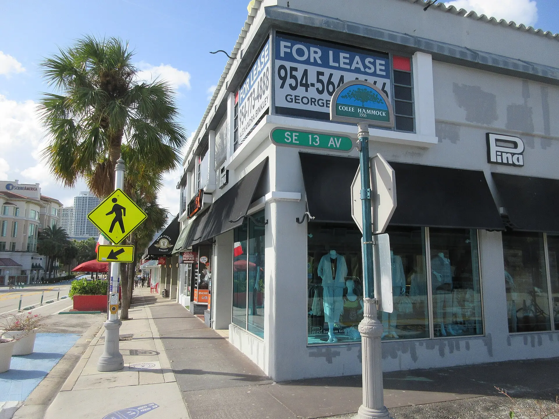 Shops and sidewalks on Las Olas Boulevard in Fort Lauderdale